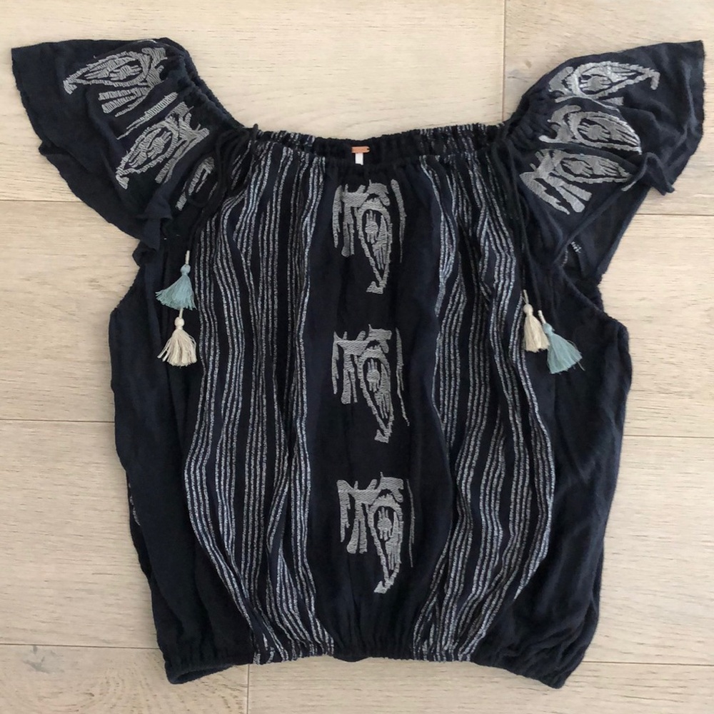 5for$40! NWOT Free People peasant style blouse with tassels